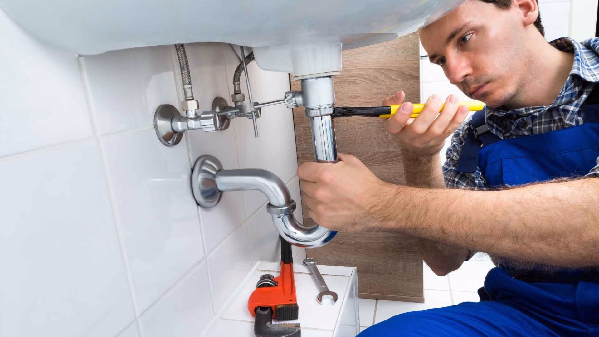 The 24-Hour Plumber Playbook: How Emergency Home Services Actually Answer at 2 AM