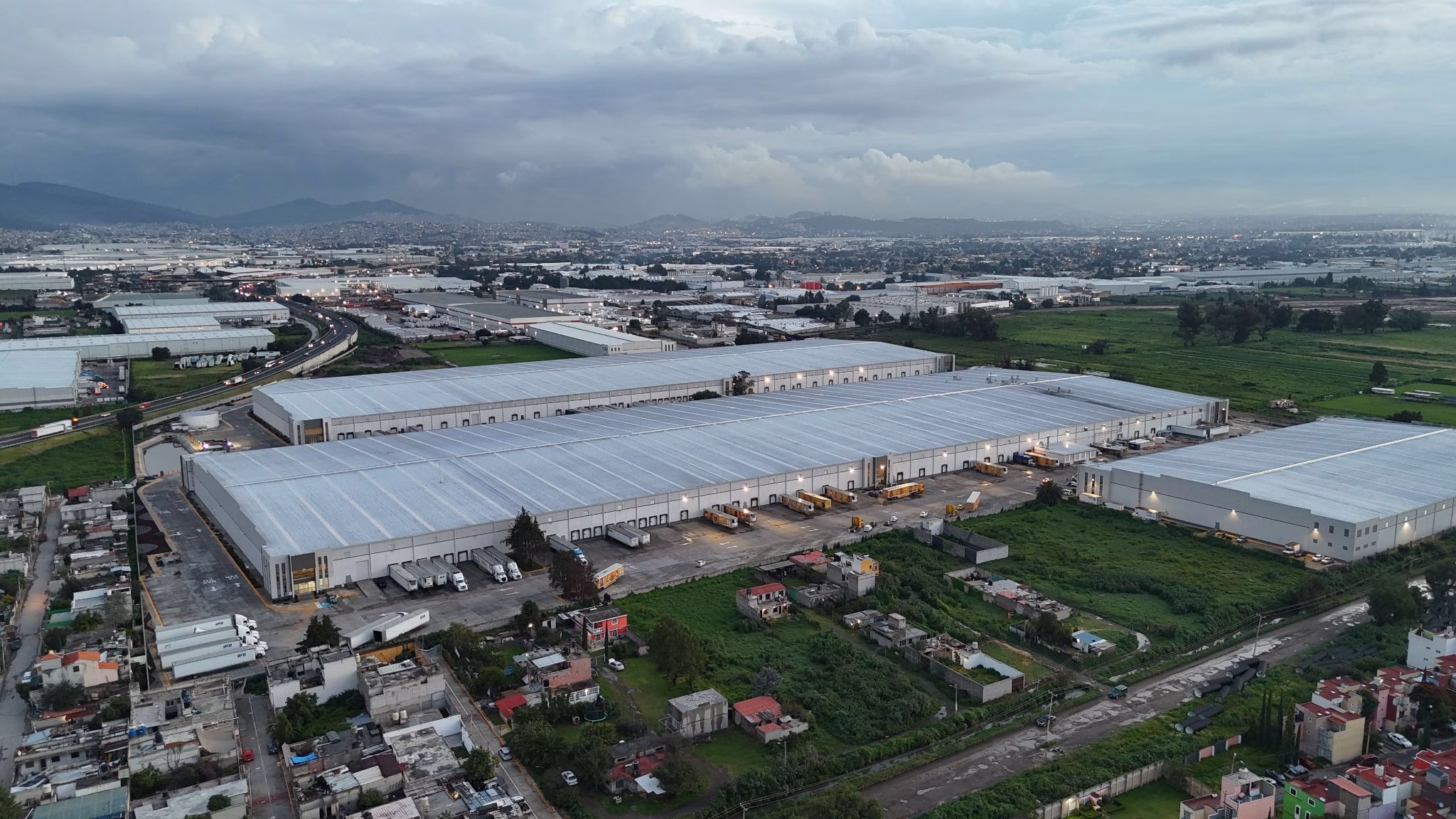 How Urban Warehouses Maximize Compact Storage